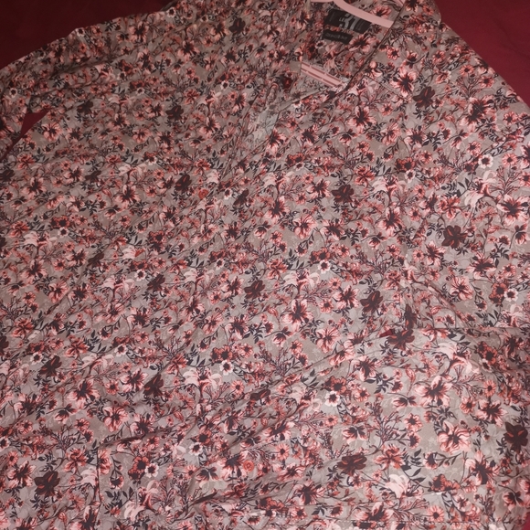 Pink flower shirt for men - Picture 2 of 3